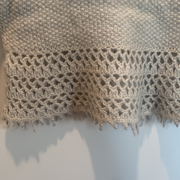 Exquisite cropped Wool crochet top - Picture 9 of 15